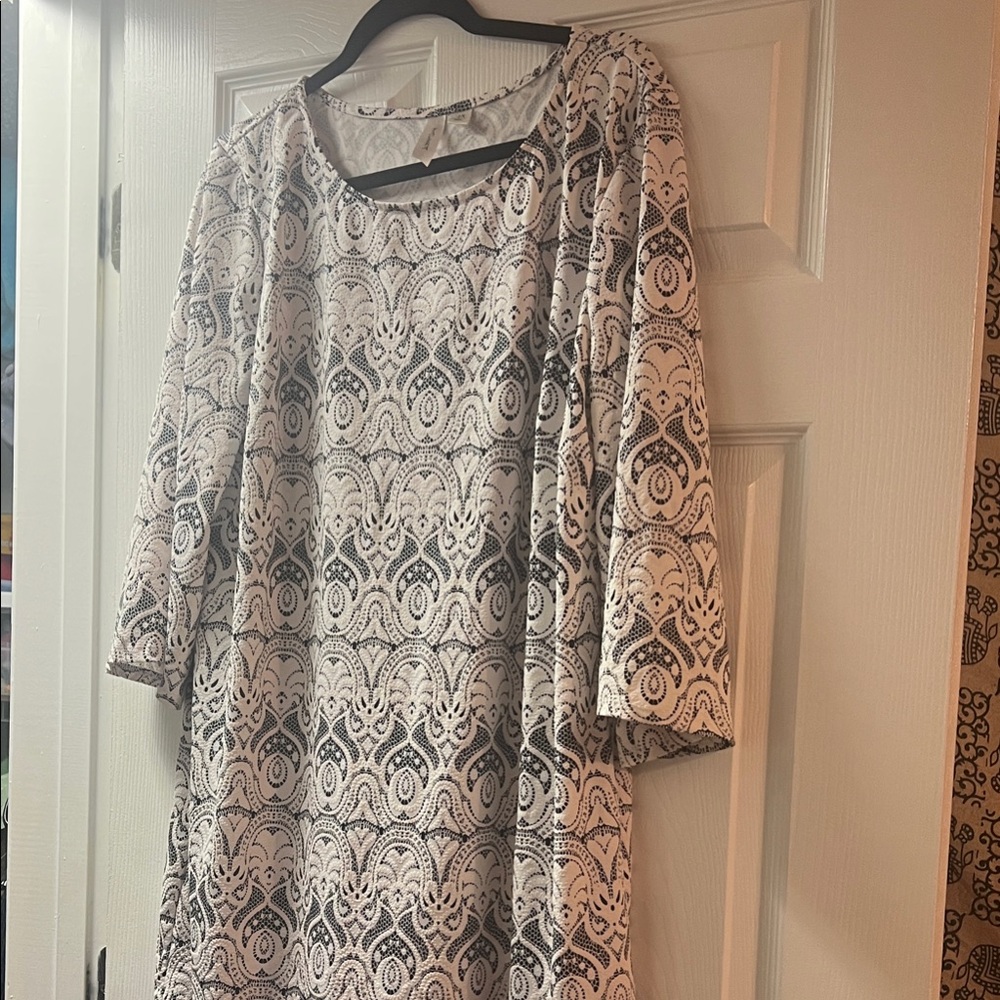 Tacera Black and White Patterned Long Sleeve Shift Dress